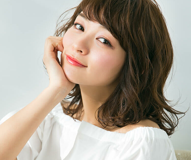 前髪変えたら 可愛くなる 伸びかけヘアもオシャレに魅せる 色っぽ斜めバング6選 ビューティニュース 美容メディアvoce ヴォーチェ