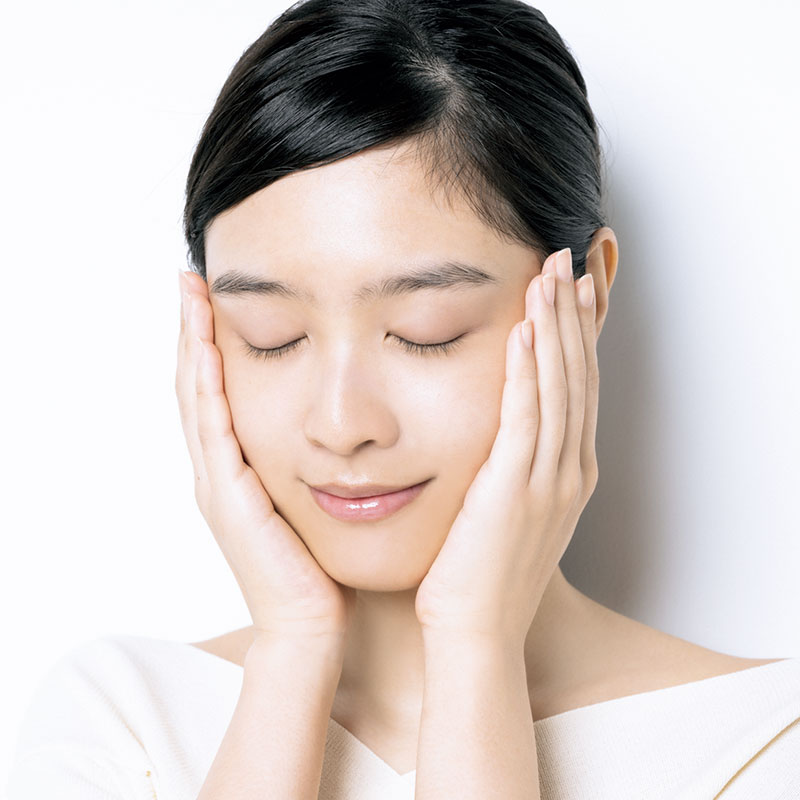 オフ後は顔の内→ 外へハンドプレスしてフタ!