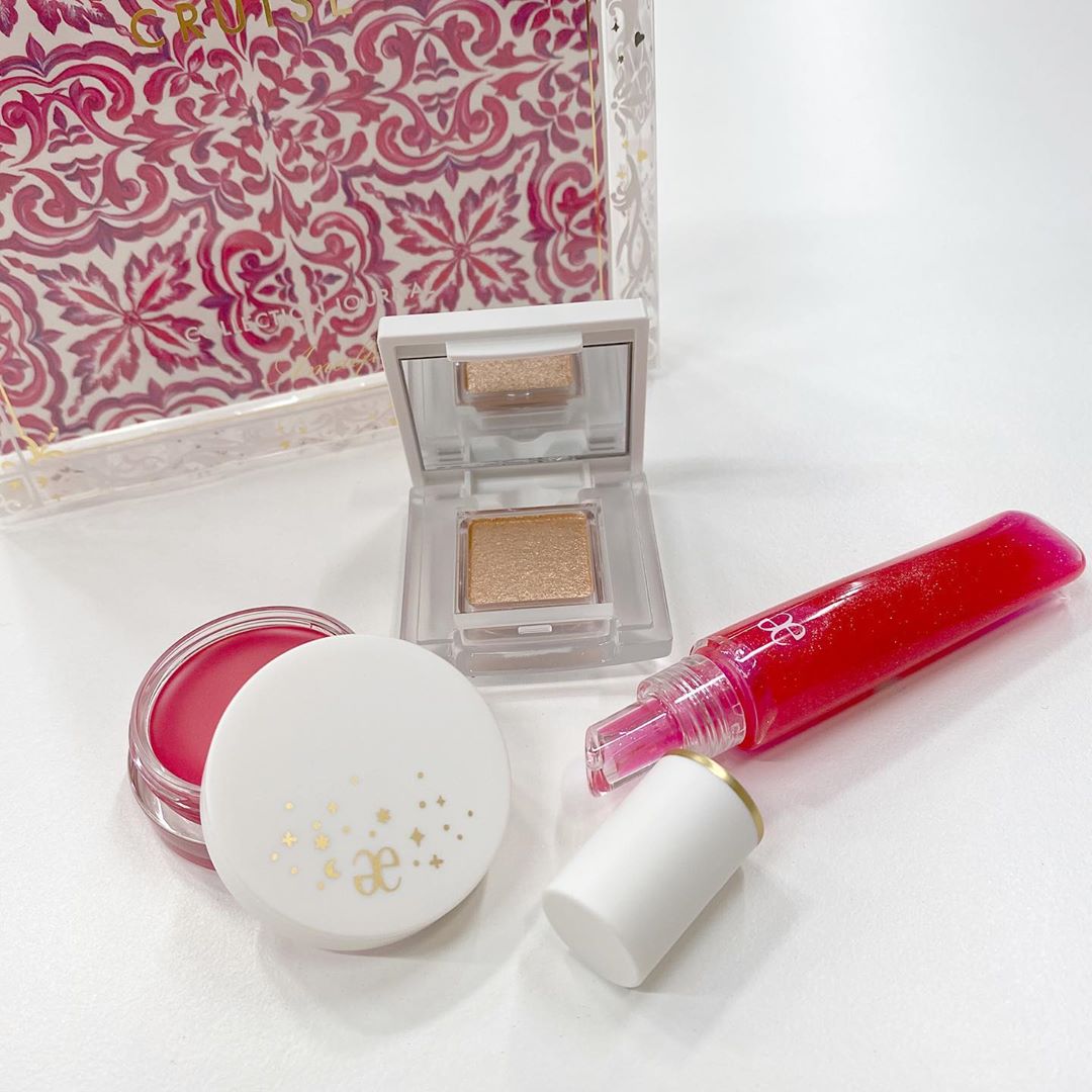 エレガンスクルーズ 輝きのある質感と鮮やかな発色のホリデーセット スウォッチ付 クリスマスコフレ ホリデー 美容メディアvoce ヴォーチェ