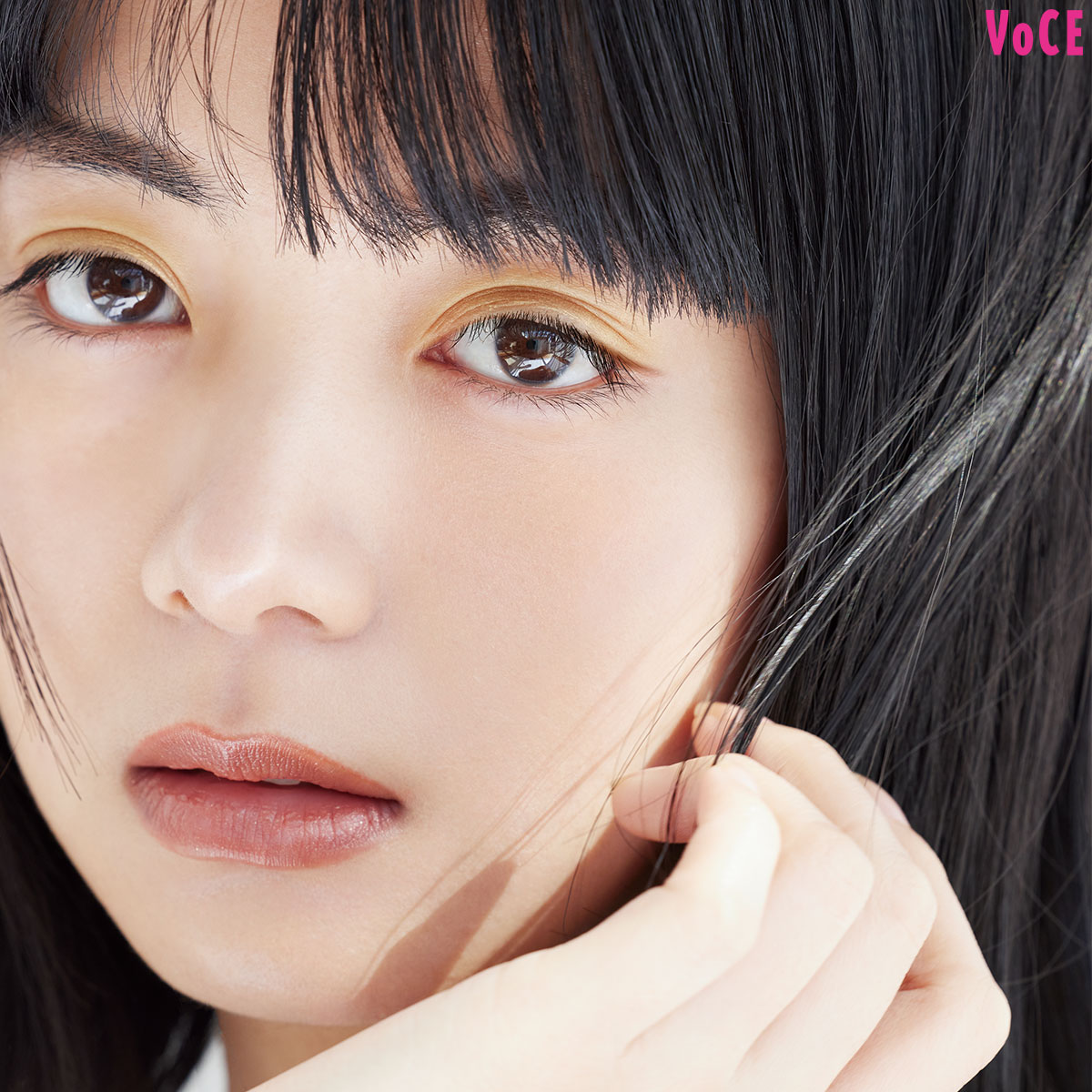 池田エライザ×河北裕介】ゴールドのきらめきシャドウで夏のピュア