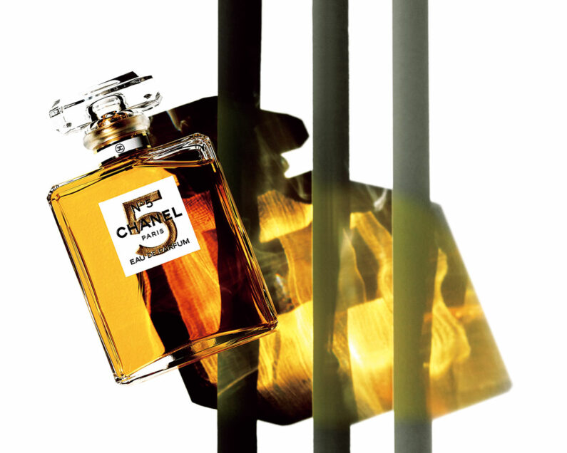 シャネル Nº5】世界中の女性に幸福を運ぶ香水【5つの秘密】【幸せの