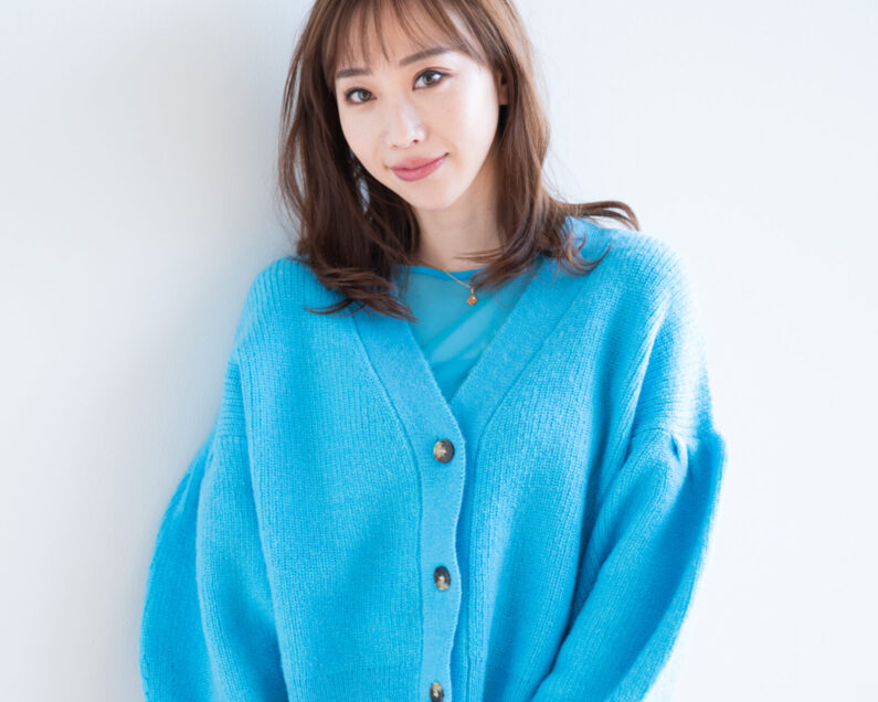 秋倉諒子様着用　メゾンスペシャル　チェックシャーリングショートシャツ　ブルー MAISON SPECIAL - 秋倉諒子様着用 メゾンスペシャル チェック