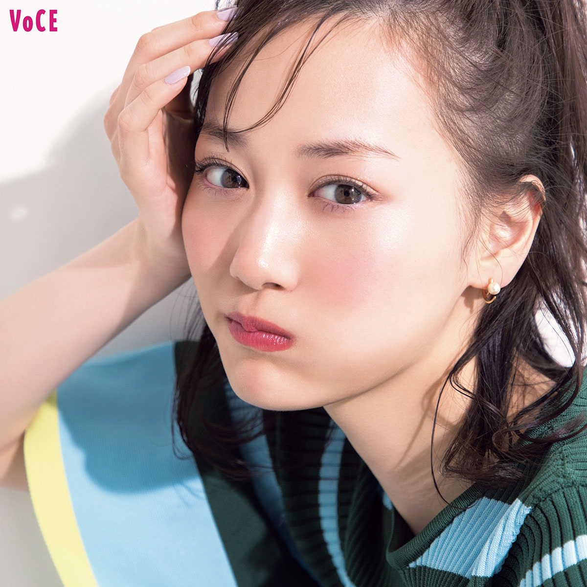 山下美月】が赤ツヤリップでとびきりピュアでお茶目な顔に