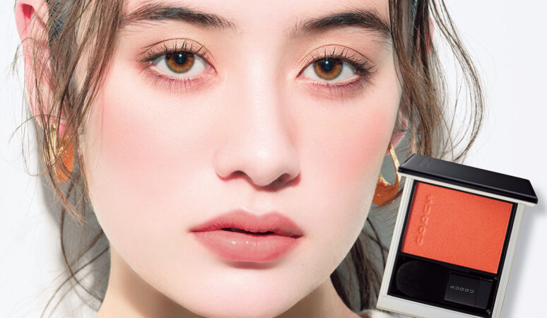 オトナこそオレンジを頬に！オレンジチークでつくるモード顔