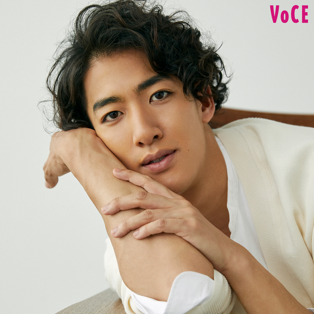 優木まこと顔アップ 美容力高すぎる歌舞伎界のプリンス【尾上右近】。「歌舞伎の習慣もじつは“美肌”に一役買っている！」（4週連続VOL.03）【VOCE特別インタビュー】｜美容メディアVOCE（ヴォーチェ）