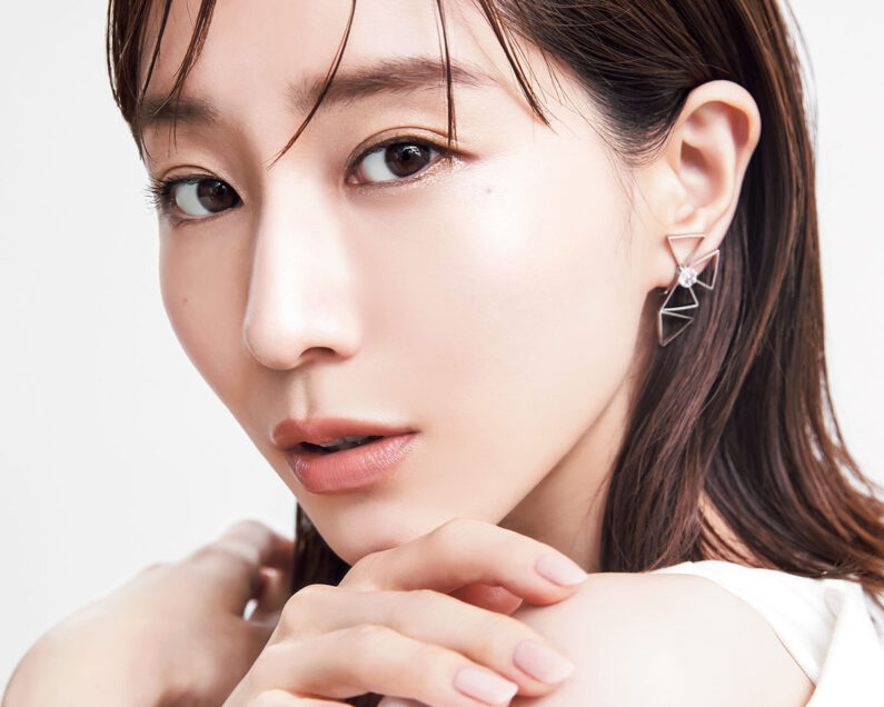 【新品未使用】田中みな実愛用♡エクシアパウダー&プレゼント付 田中みな実 愛用 パウダー】ALBION(アルビオン)エクシア