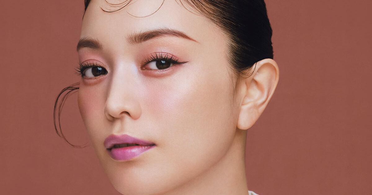 蛯原友里】韓国で話題“ミュートメイク”を小田切ヒロがレクチャー