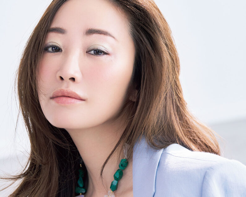 フォーマルコーデに合わせるヘア＆メイクは 【神崎恵】〈SUQQU