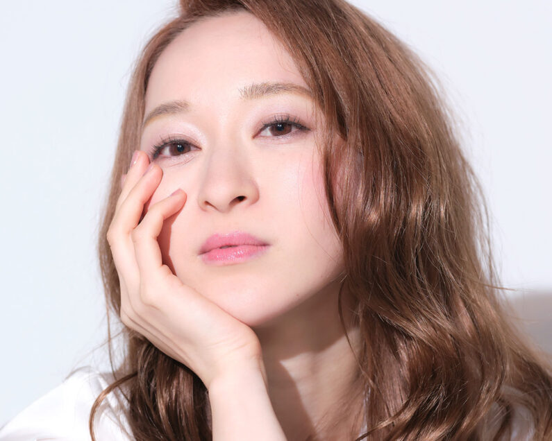 有沙瞳】リアルな愛用コスメ全部見せ！透明感はパープルで仕込む！【元