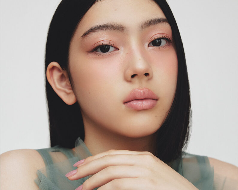 ヘア＆メイク小田切ヒロが解説！「美しい肌を作る」最新チークの使い方