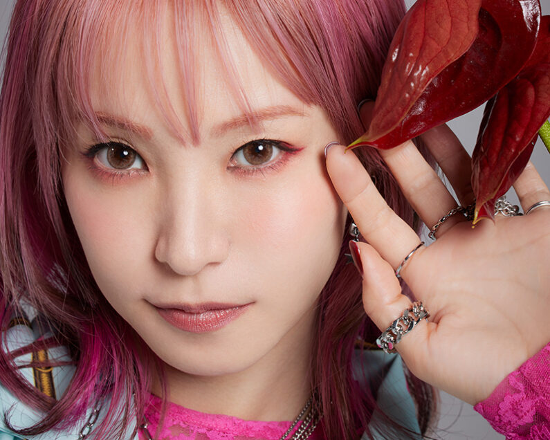 フェイスカラー Lisa LiSA】「いつだって全力で必死（笑）。だけど、“人に頼る”ことを覚えた