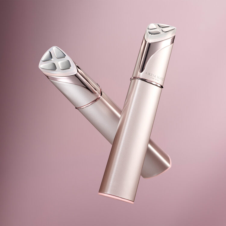 アイケア専門家開発の目もと特化型美顔器】で、目まわりをぐるっと