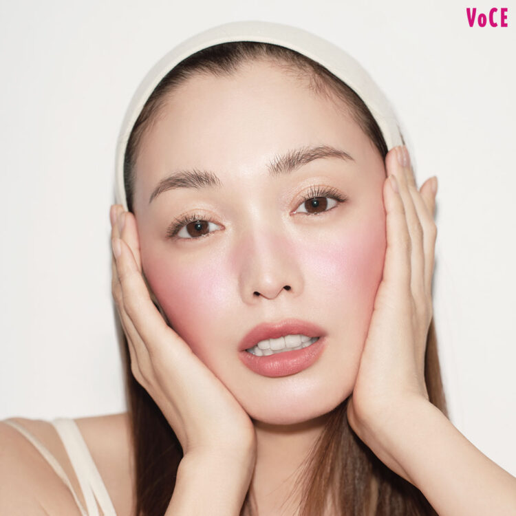 蛯原友里】2色使いのチークが主役!ふんわりピュアな血色感 蛯原友里】2色使いのチークが主役!ふんわりピュアな血色感