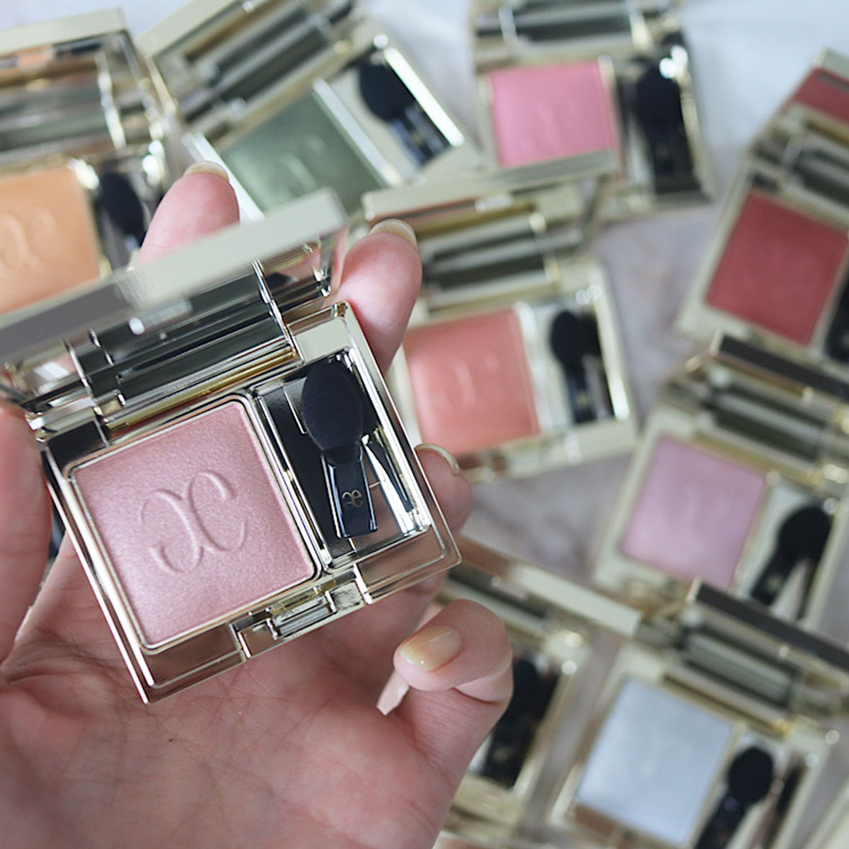 エレガンス「プレジール アイズ」を全色スウォッチ！イエベ、ブルベ別