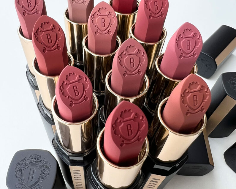 ボビイ ブラウン・秋コスメ2025】カシミアのようなソフトマットな