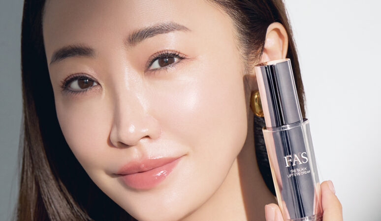 輝くオーラは目元から】大人の瞳に希望を宿す「全方位アイクリーム