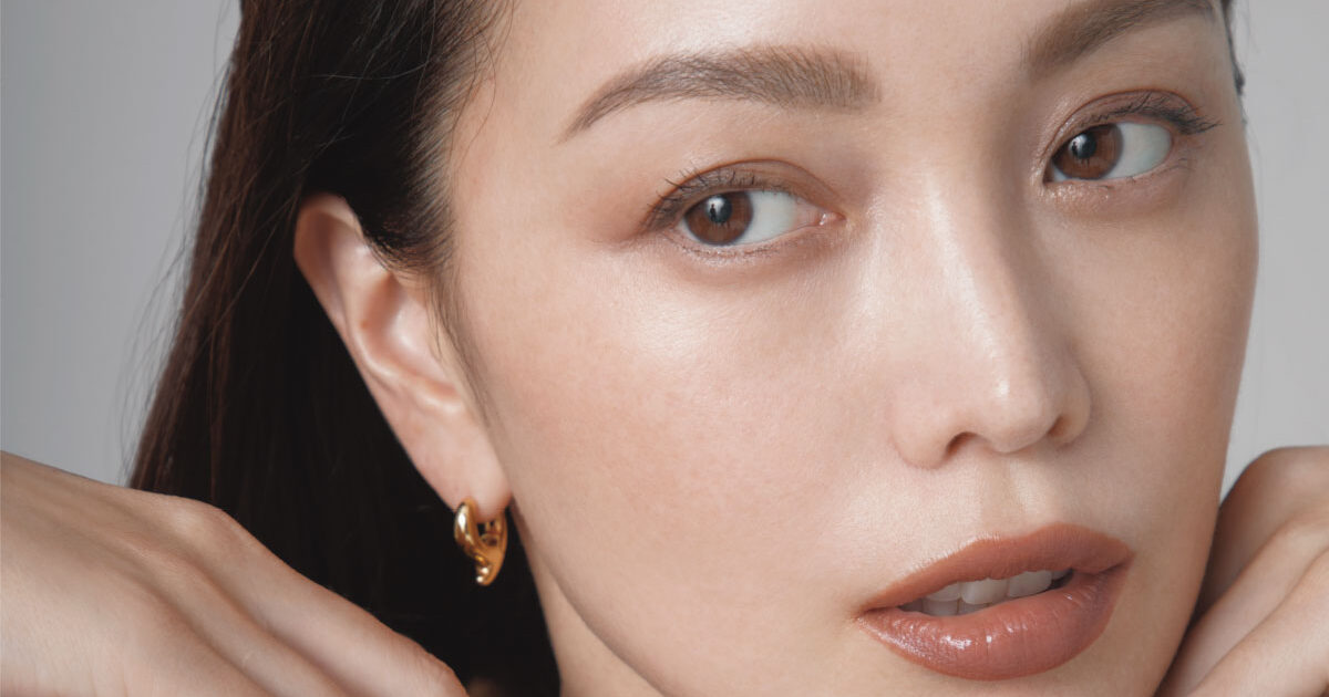 蛯原友里】今秋の旬顔をつくるグレイッシュブラウンリップ【エビちゃん