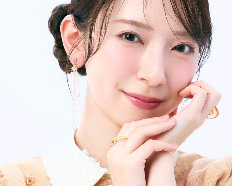 日向坂46 金村美玖さんの愛用品はコレ！ポーチの中身、公開します