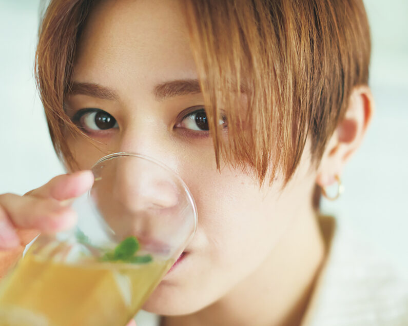 VOCE7月号の舞台裏】見る美容液・山田涼介、美の追求のために