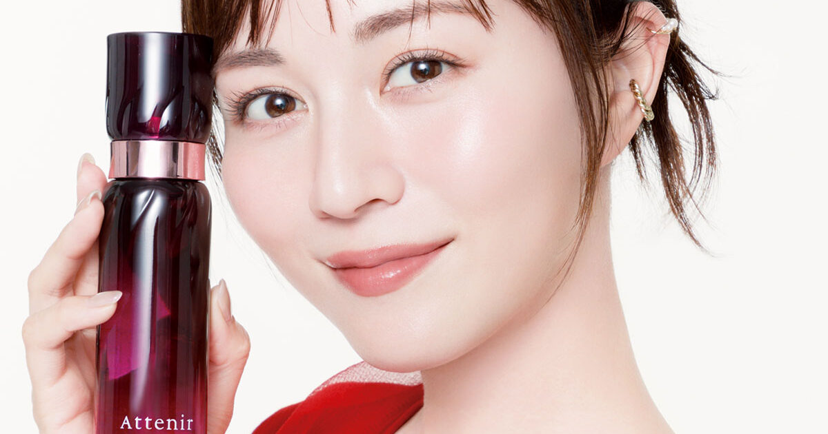 比嘉愛未さんと紐解く、アテニアの名品ローション。ハリと艶に満ちた肌