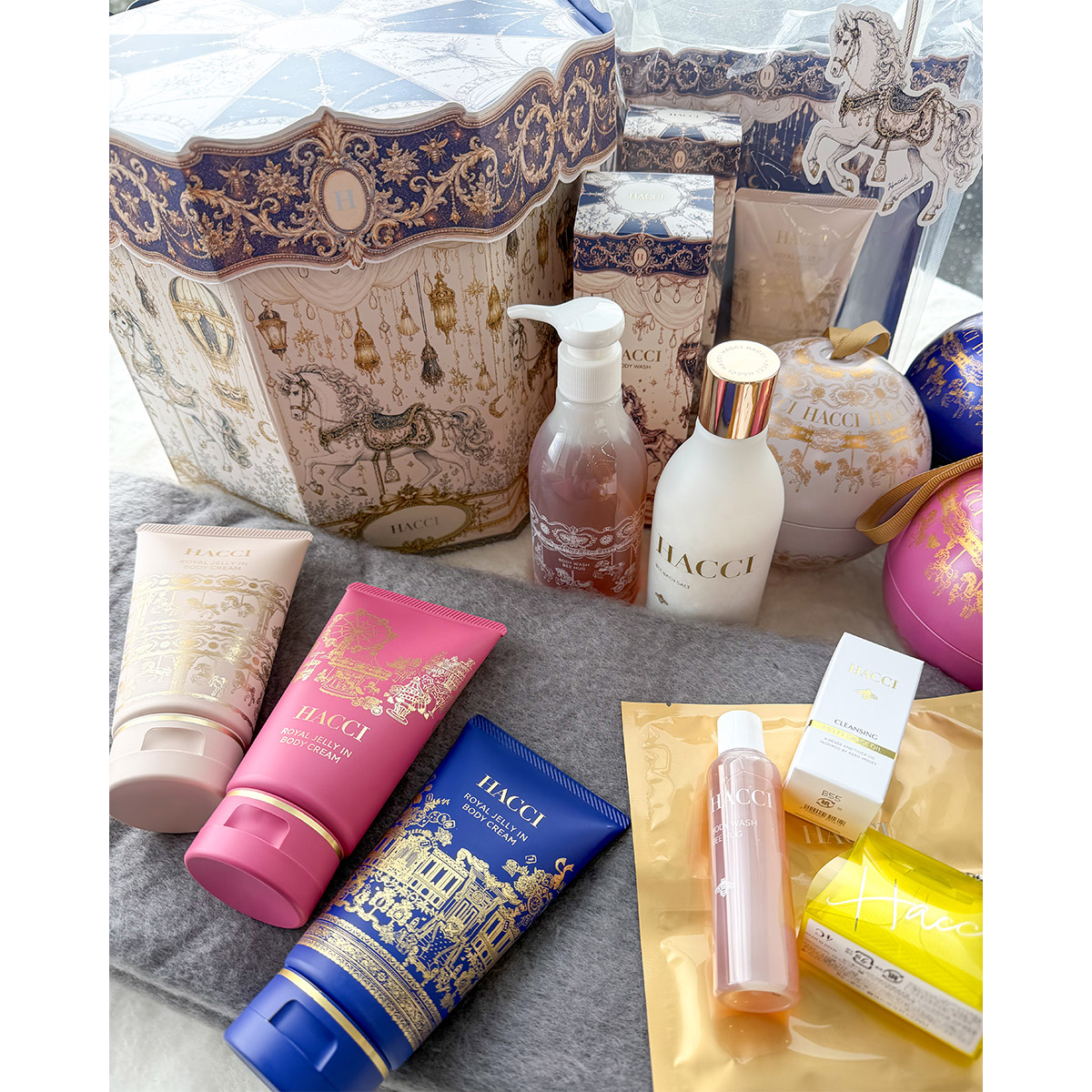 HACCHIのクリスマスコフレ2026】回転木馬がモチーフの幻想的なホリデー
