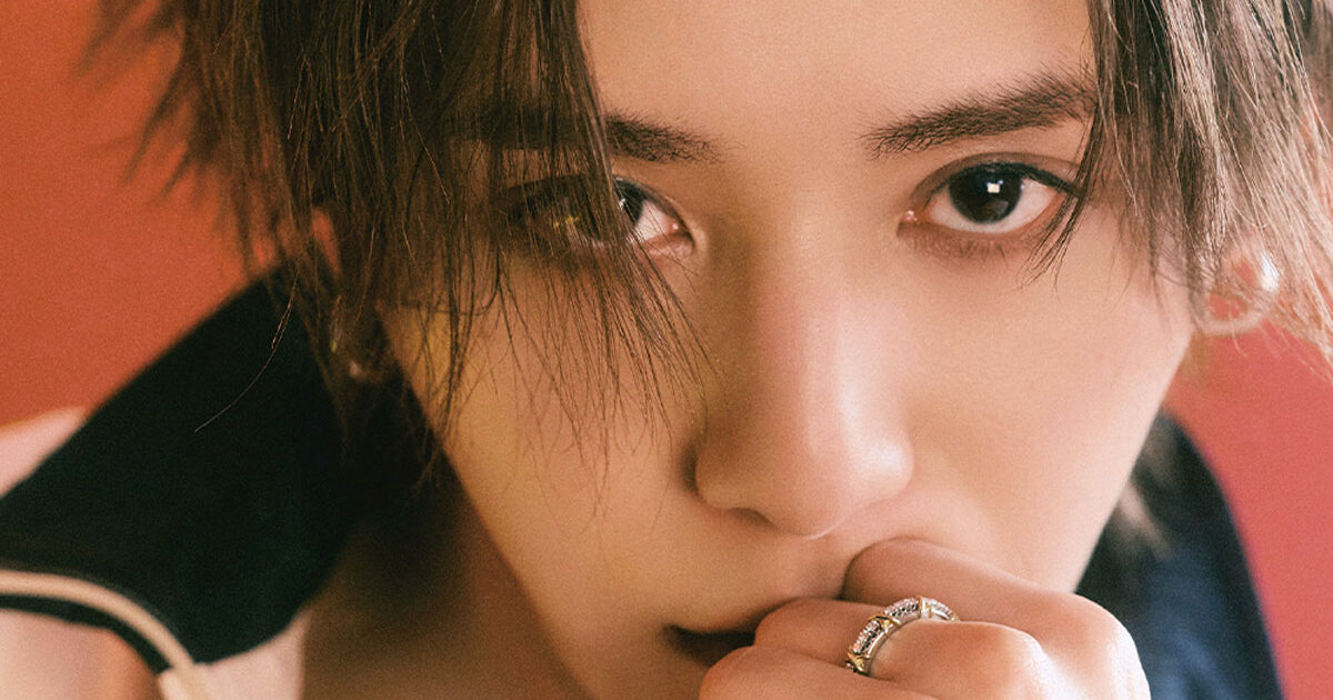 VOCE edisi terbaru menampilkan Yamada Ryosuke dengan riasan bertema Asia's Night