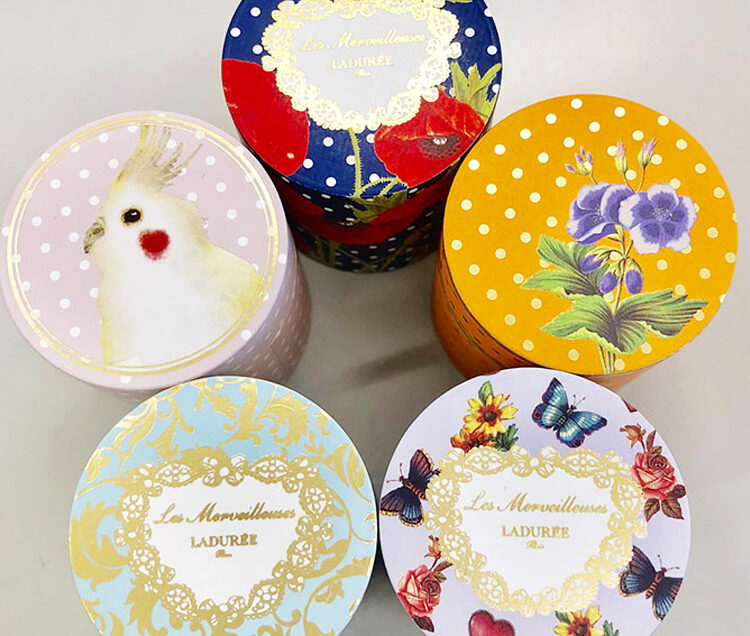 Les Merveilleuses Ladurée リミテッドエディションチーク 11/29発売！】ドレッサーに飾るだけでときめきで頰が染まりそう