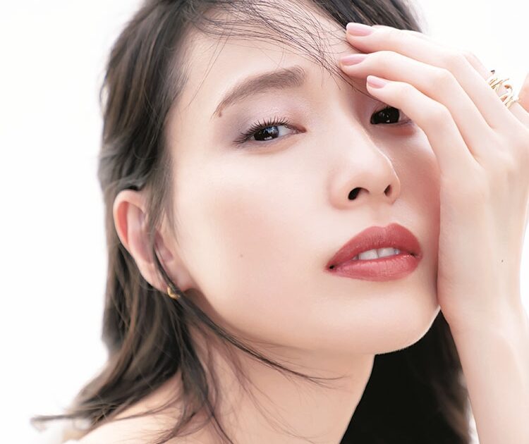 戸田恵梨香に10の質問 自粛期間に始めたことは 梨泰院クラス にどハマりのワケも Cover Beauty 美容メディアvoce ヴォーチェ