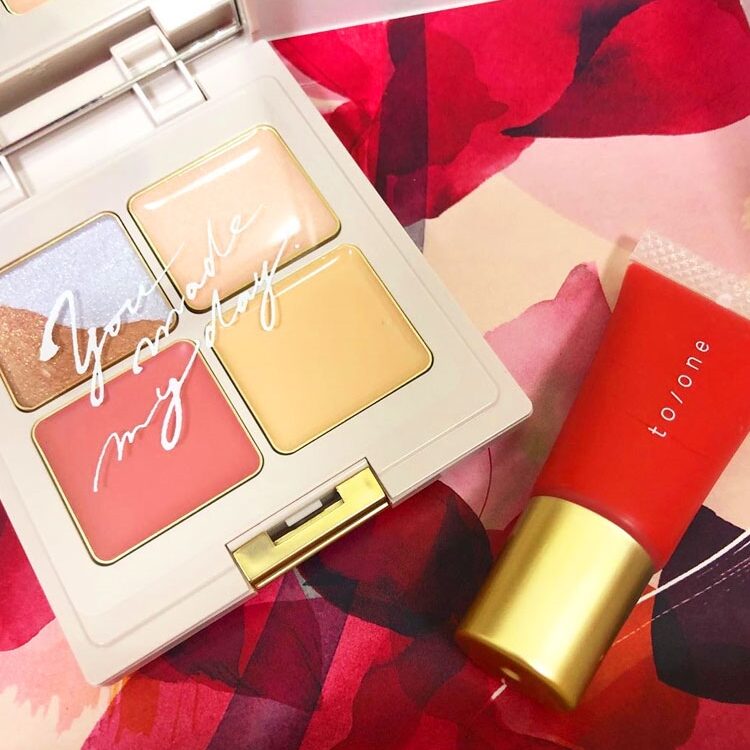 to/one クリスマスコフレ 2019 クリスマスコフレ2019 to／one】トーンの鮮やかなマルチパレットは必見