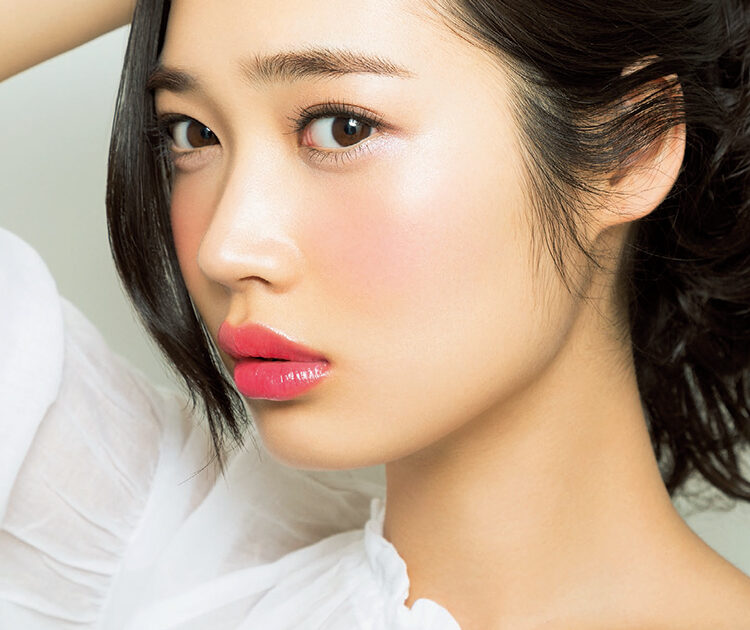 石原さとみリップになれる 大人っぽく攻めるなら 透け赤で色っぽ唇 ビューティニュース 美容メディアvoce ヴォーチェ