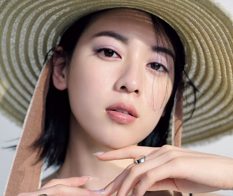 夏注目のキラキラ透けリップで 三吉彩花が大人のリゾートメイク ビューティニュース 美容メディアvoce ヴォーチェ