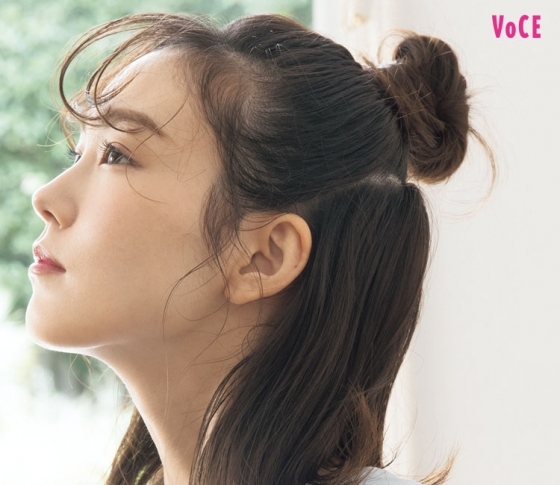 桐谷美玲がチャンレンジ 細胞レベルでリラックス クリスタルボウルヨガ って ビューティニュース 美容メディアvoce ヴォーチェ