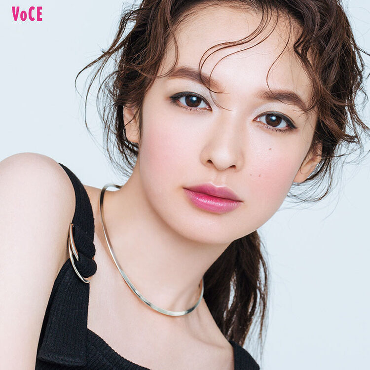 フラワーモチーフのCCロゴ♪ CHANEL バレッタ 白x黒レイヤー org.jpg