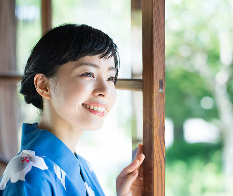 日本人女性に絶対似合う浴衣は だった 河村公美が教える 大人の浴衣の着こなし ビューティニュース 美容メディアvoce ヴォーチェ