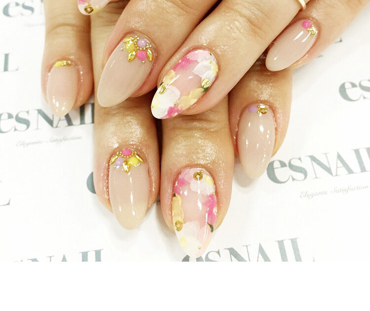 人気サロン発 カジュアル ボヘミアン で夏ネイル先取り ビューティニュース 美容メディアvoce ヴォーチェ