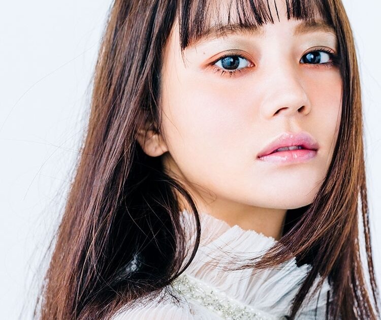 堀北真希さんの妹 Nanamiさん ヘアメイク岡田知子さん の春新色で大変身 Part ２ 大胆に色を重ねる大人のカラーメイク ビューティニュース 美容メディアvoce ヴォーチェ
