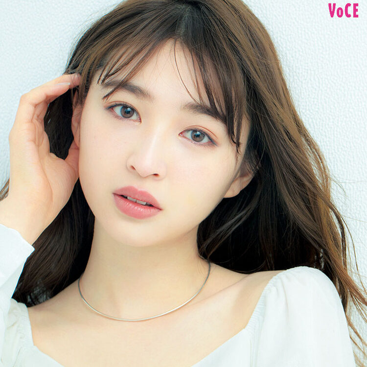 色白肌　美女 今、肌のトレンドはとにかく白肌！ オトナが目指すべき白肌って？【大ヒットアイテム全部見せ】【ビューティニュース】｜美容メディアVOCE（ヴォーチェ）