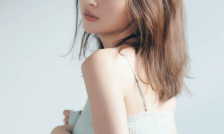 内田理央　PRタペストリー 内田理央「だーりおボディ」になりたい！ 憧れのカラダになる