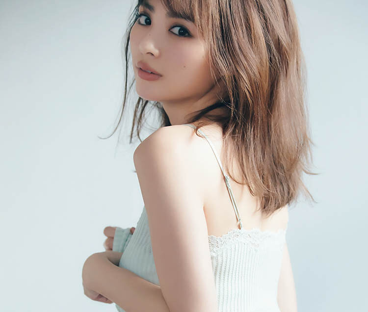 内田理央　PR タペストリー vjWUSit6_1558408682-750x636.jpg